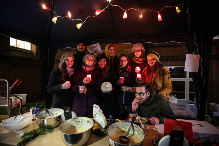 Weihnachtshelfer Studenten