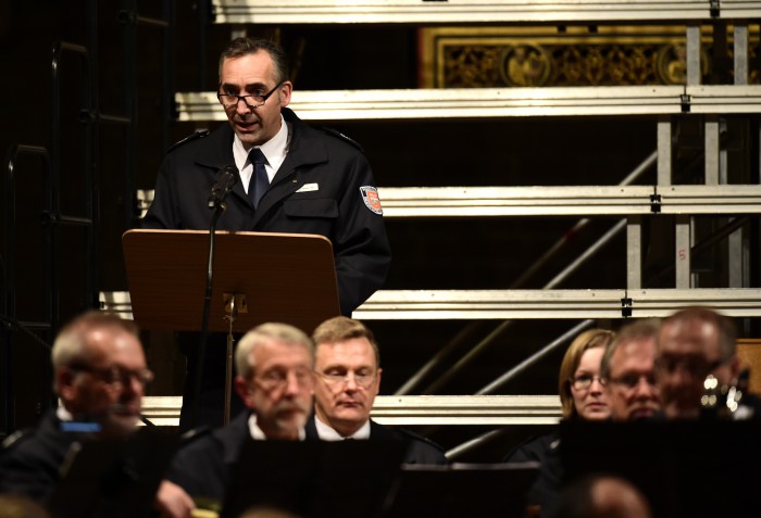 Michael Hintz spricht beim Konzert in der Marktkirche.