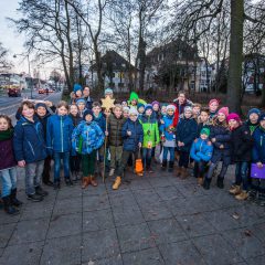 Englische Lieder helfen Menschen