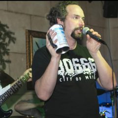 Rockmusik hilft Menschen in Not