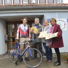 Radsportler transportiert Kinderwünsche nach Himmelpforten