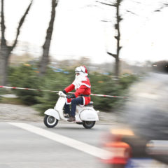 Vorsicht, Nikoläuse auf Vespa-Rollern