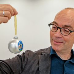 Lions verkaufen hannoversche Weihnachtskugeln mit Ingo Siegner-Motiv