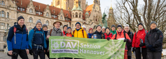 Wandergruppe des Alpenvereins sammelt Spenden für die HAZ-Weihnachtshilfe