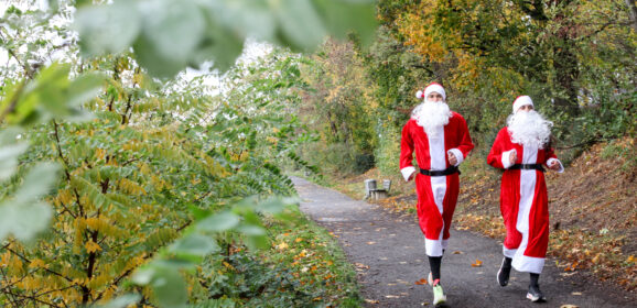 Nikoläuse laufen wieder für den guten Zweck