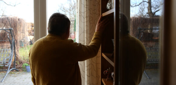 Er hat als selbst&auml;ndiger Handwerker gearbeitet &ndash; doch heute reicht die Rente nicht mal f&uuml;r ein H&ouml;rger&auml;t