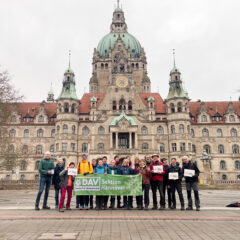 Wanderer besuchen Spezialpostamt