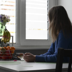 Eine kranke Mutter tut alles, damit ihr autistischer Sohn gut leben kann. Ein neuer Fall der Weihnachtshilfe.
