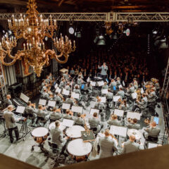 Ein Vollbad in warmen Bl&auml;serkl&auml;ngen